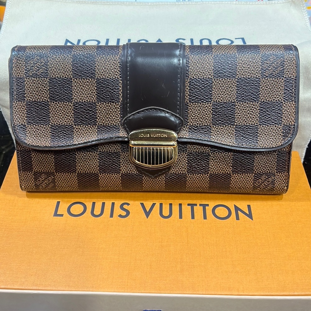 Authentic long Louis Vuitton wallet Damier